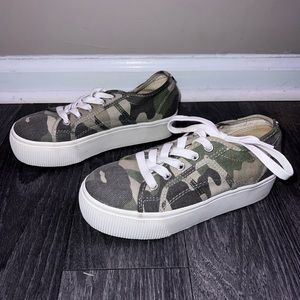 Steve Madden Women's Emmi Platform Sneaker